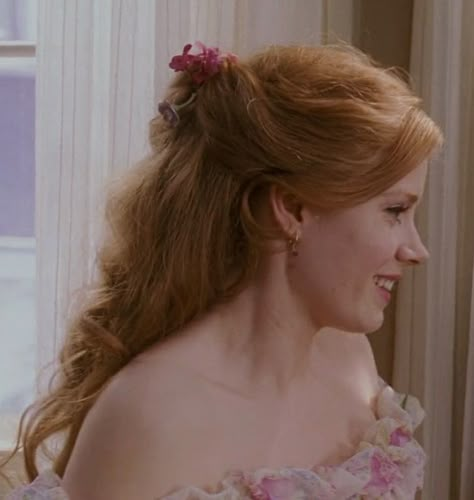 Giselle from Enchanted Giselle From Enchanted, Giselle Disney, Amy Adams Enchanted, Disney Aesthetic Wallpaper, Enchanted 2007, Enchanted Giselle, Enchanted Movie, Giselle Enchanted, Disney Enchanted