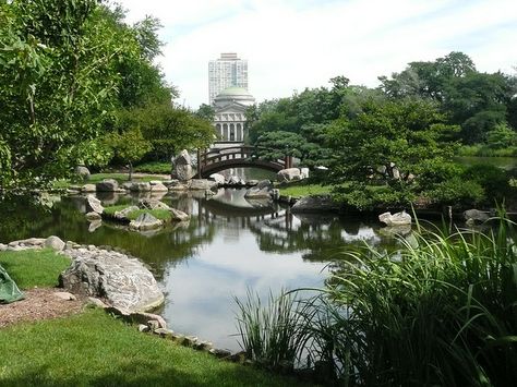 Behind the Museum of Science and Industry in Hyde Park, south side of Chicago lies a traditional Japanese garden. It was constructed for the World's Fair of 1893, in collaboration with Japan. Chicago Itinerary, Buckingham Fountain, Natures Path, Urban Heat Island, Lake Shore Drive, Millennium Park, Michigan Avenue, Grant Park, Secret Gardens