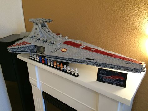 Lego UCS Venator Star Destroyer Lego Venator, Venator Class Star Destroyer, Lego Ucs, Lego Star Wars Moc, Lego Jedi, Cars Birthday Party Disney, Lego Starwars, Cars Birthday Party, Lego Display