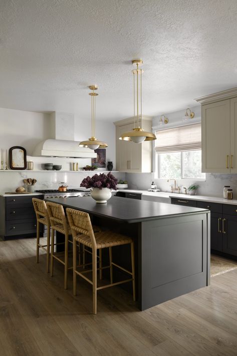 Black Kitchen Island, Studio Kitchen, Kitchen Design Trends, Kitchen Cabinet Colors, Transitional Kitchen, Kitchen Pendants, Studio Mcgee, Kitchen Trends, Kitchen Pendant Lighting