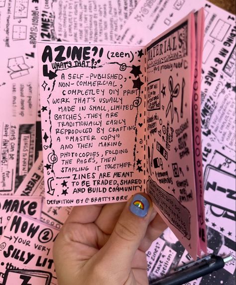 Zine Fashion, Christmas Zine Ideas, Zine Format, Zines Aesthetic, Feminist Zine, Cool Zines, Zine Ideas Inspiration Layout Design, Zines Inspiration, Zine Collage