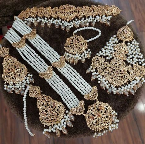 10+ Amazing Bridal Jewellery Stores In Bangalore – Must-Visit! - SetMyWed Necklace Set Indian Bridal Jewelry, Wedding Jewellery Designs, Bridal Jewelry Sets Brides, Wedding Jewelry Sets Bridal Jewellery, Pakistani Bridal Jewelry, Indian Wedding Jewelry Sets, Bride Jewelry Set, New Gold Jewellery Designs, Indian Bridal Jewelry Sets