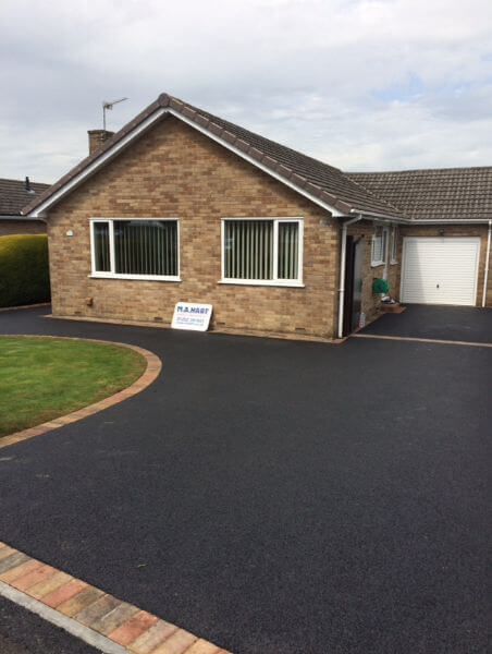 Tarmac Driveway, Tarmac Driveways, Resin Bound Driveways, Resin Driveway, Front Door Steps, Driveway Ideas, Asphalt Driveway, Front Garden Landscape, Driveway Design