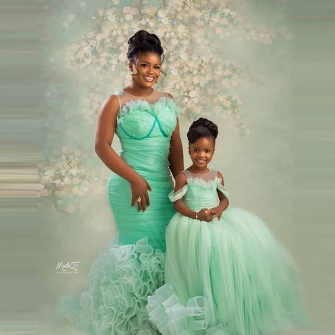 Dresses For Birthday Photoshoot, Dresses For Birthday, Kids Formal Dresses, Daughter Dress, Mother Daughter Dress, Mommy And Me Dresses, Mommy Daughter, Lace Styles, Flower Girl Dresses Tulle