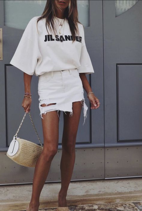 Park Outfit Summer, Bbq Outfit Ideas, Bbq Outfit, Bbq Outfits, T Shirt Outfit, Traje Casual, Street Style Summer, Mode Inspo, Street Outfit