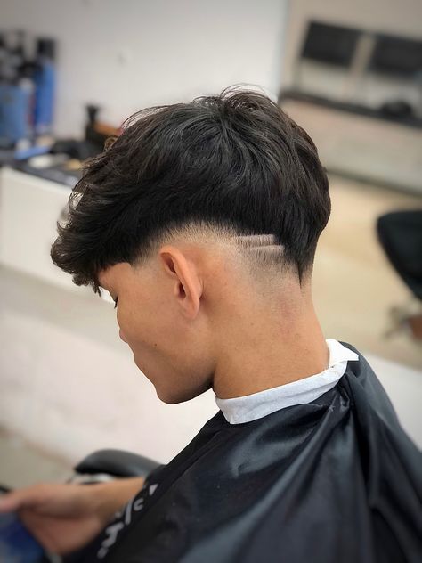 Messy Fringe Haircut Men, Low Fade En V, Low Fade Em V, Messy Fringe, Boyfriend Hair, Taper Fade Short Hair, Fade Haircut Curly Hair, Haircut Selfie, Photo Hijab