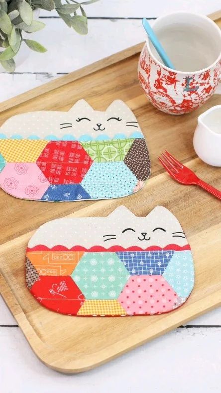 Stars Table Topper, Sewing Kit Pattern, A Spoonful Of Sugar, Sleepy Kitty, Mug Rug Patterns, Cat Coasters, Cute Sewing Projects, Quilt Sewing Patterns, Placemats Patterns