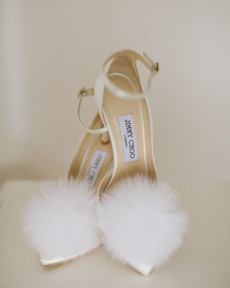 White Fur Heels, Diy Heels, Elegant Wedding Shoes, Pink Wedding Shoes, Beautiful Wedding Shoes, Wedding Shoes Bride, White Wedding Shoes, Winter Bride, Wedding Flats