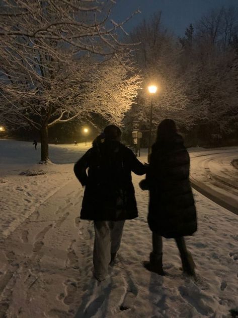 Sleep Vibes Aesthetic, Wlw Christmas, A Lesson In Vengeance, Romanticizing Winter, Wlw Aesthetic, Friends Goals, I Love Winter, Winter Photos, Winter Love