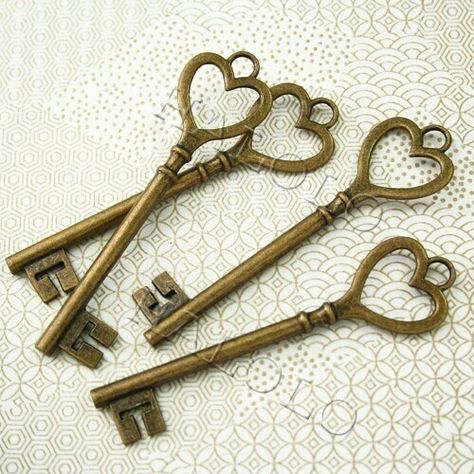 Heart Skeleton Key, Key Heart, Under Lock And Key, Skeleton Keys, Old Keys, Vintage Key, Heart Themed, Key Jewelry, Antique Keys