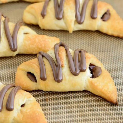 Cheese Crescent Roll Recipes, Nutella Dessert Recipes, Crescent Roll Bake, Crescent Roll Recipes Dessert, Nutella Cream Cheese, Nutella Cookies Recipe, Nutella Cream, Nutella Recipes Easy, No Bake Oatmeal Bars