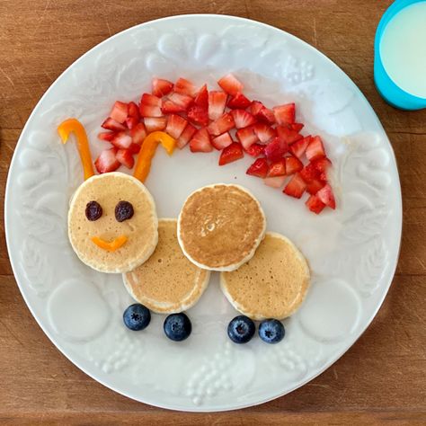 Whole Grain Caterpillar Pancakes - National CACFP Sponsors Association Spring Breakfast Ideas, Dior Her, Fun Pancakes, Kids Pancakes, Kids Food Crafts, Spring Breakfast, Easy Toddler Meals, Toddler Breakfast, Healthy Lunch Snacks