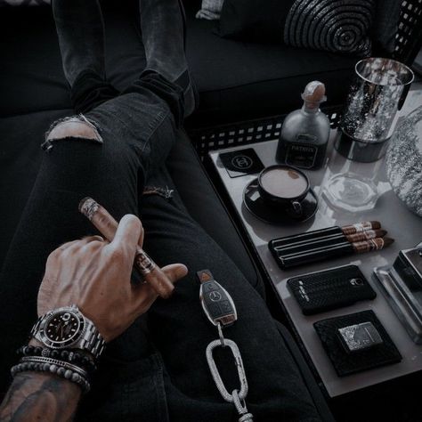 Wealthy Lifestyle Luxury, Mens Luxury Lifestyle, Luxury Lifestyle Aesthetic, Wealthy Lifestyle, Gentleman Aesthetic, Successful Men, Cigars And Whiskey, Phone Wallpaper For Men, Boss Man