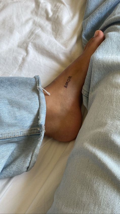 DENIM + TATTOO = ✨ Small Foot Tattoos, Maching Tattoos, Cute Simple Tattoos, Hand And Finger Tattoos, Laser Removal, Foot Tattoos For Women, Petite Tattoos, Tattoo Fails, Geniale Tattoos