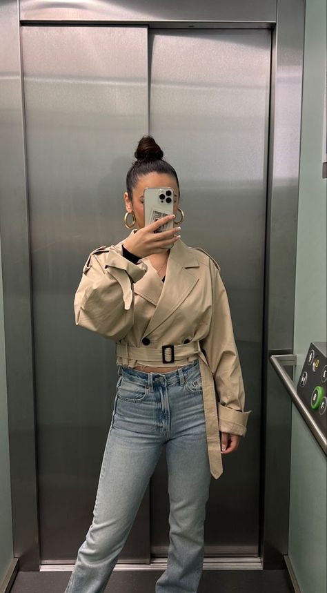 Crop Trench Coat Outfit, Cropped Trench Coat Outfit, Trenchcoat Outfits, Fall Season Outfits, Cute Trendy Outfits, Court Outfit, Womens Cropped Jacket, Stylish Outfits Casual, Chique Outfit