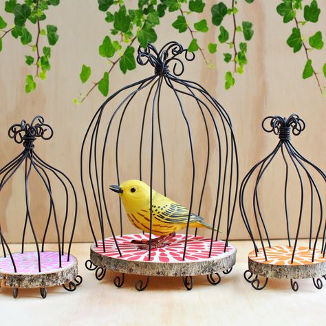 Cute Wire Birdcage DIY! #WalnutHollow #MarkMontano #MakeYourMark #DIY #DecoArt #Birdcage #Wire #Stencil Decorative Bird Cages, Mark Montano, Wire Birds, Diy Bird Cage, Chicken Wire Art, Spirit Art Dolls, Twine Crafts, Wire Art Sculpture, Bird Cage Decor