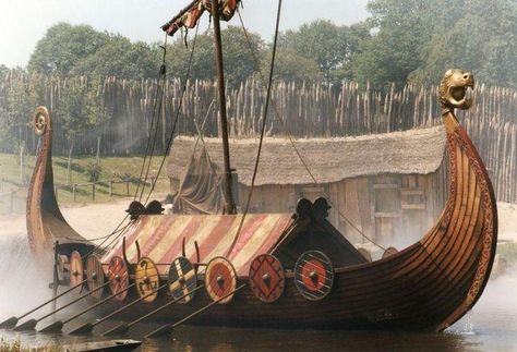 Barco Viking, Viking Aesthetic, Arte Viking, Viking Boat, Viking Longship, Viking Books, Art Viking, Viking Village, Viking Dragon