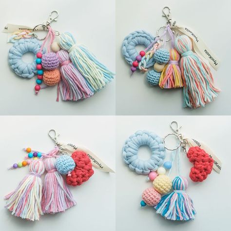 Knitting Keychain, Diy Bag Charm, Simpul Makrame, Pola Macrame, Tassel Keyring, Crochet Keychain Pattern, Pom Pom Crafts, Bead Charms Diy, Crochet Keychain