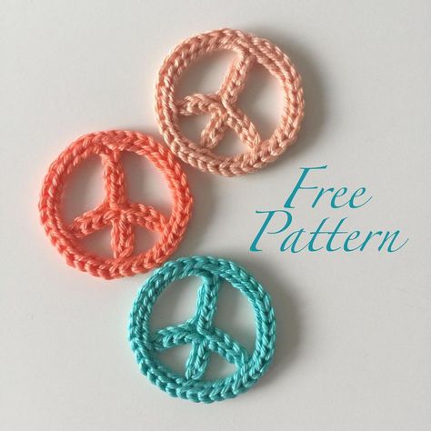 Peace Crochet Pattern, Peace Sign Crochet Pattern Free, Crochet Peace Sign Granny Square Pattern, Peace Sign Granny Square Patterns, Crochet Peace Sign Pattern, Flat Crochet Projects, Hippy Crochet Patterns Free, Crochet Patches Applique, Small Crochet Ideas To Sell