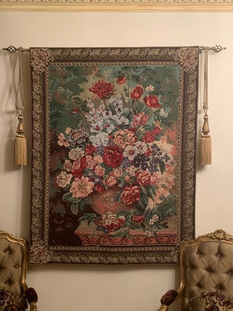 Carpet Hanging On Wall, Small Victorian Living Room, Victorian Living Room Ideas, Unique Wall Ideas, Gold Couch, Floral Vases, Victorian Living Room, Classic Furniture Design, Vintage Clocks