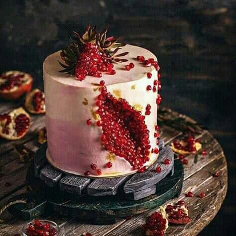 Fruit Cake Design, Cake Design Tutorial, Yalda Night, Geode Cake, Cake Photography, Tasty Vegetarian Recipes, Cake Donuts, Small Cake, Gorgeous Cakes