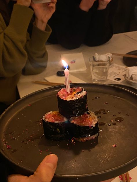 sushi, candle, birthday, happy, dark, low exposure, celebrate, friends, food, rice, fish, omakase, japanese food Sushi Gift Ideas, Omakase Aesthetic, Sushi Birthday Party Ideas, Sushi Cake Birthday, Sushi Birthday Cake, Sushi Dinner Party, Birthday Sushi, Pic Birthday, Sushi Store