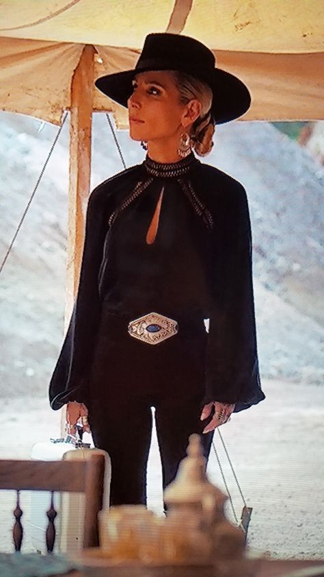 Folk Western Outfit, Elsa Pataky Tidelands, Elegant Western Outfits Women, Tidelands Outfits, Black Western Fashion, Luxury Western Outfit, Sophisticated Western Outfits, Black Western Outfits Women, Chic Rodeo Outfits For Women