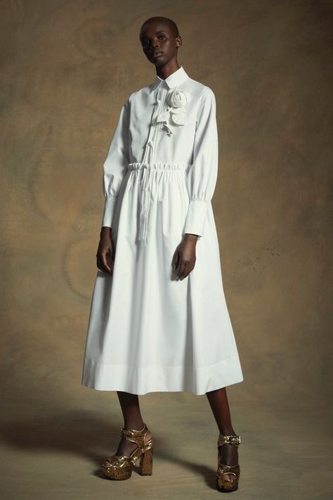 Dice Kayek, Classic White Dress, Resort 2020, Runway Looks, Vogue Runway, Fashion Show Collection, Fashion 2020, Vogue Paris, Cotton Dresses