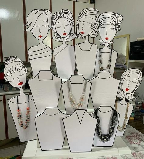 Jewelry Display Stands Diy, Necklace Stand Diy, Necklace Packaging Ideas, Jewellery Display Ideas Shops, Jewellery Display Ideas, Jewelry Shop Display, Stall Display, Craft Market Display, Jewerly Displays