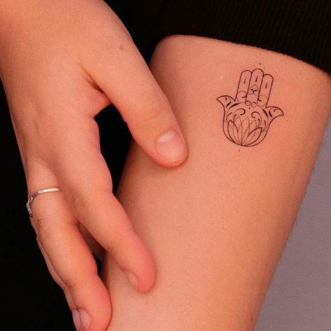 Hamsa Hand Tattoo, Hamsa Symbol, Phrase Tattoos, Hamsa Tattoo, Hand Symbols, Simple Henna Tattoo, Symbol Of Protection, Symbol Tattoos, Simple Henna