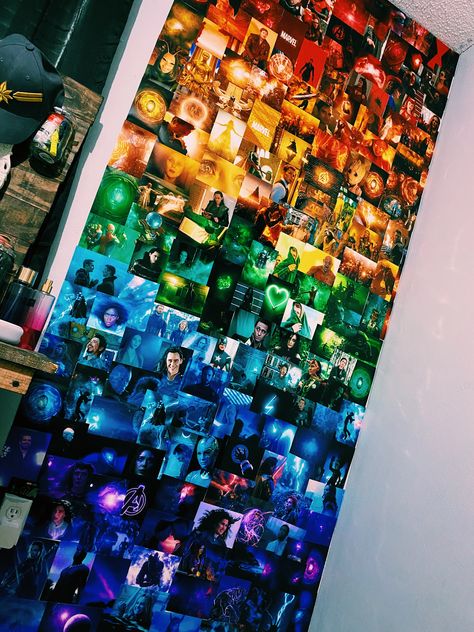 Marvel Dorm Room Ideas, Marvel Wall Pictures, Marvel Avengers Bedroom Ideas, Marvel Wall Mural, Marvel Wall Collage Pictures, Marvel Photo Wall Collage Bedroom, Marvel Room Ideas Aesthetic, Marvel Aesthetic Room, Marvel Picture Wall