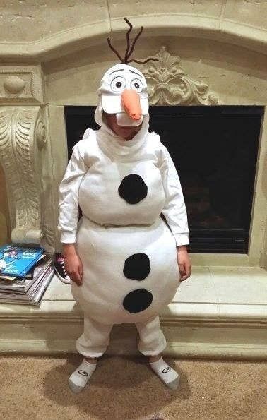 11 Alternative Reno Santa Pub Crawl Costume Ideas Olaf Frozen Costume, Halloween Costumes Women Scary, Frozen Halloween, Olaf Costume, Halloween Costumes Women Creative, Snowman Costume, Best Friend Halloween Costumes, Frozen Costume, Disney Halloween Costumes