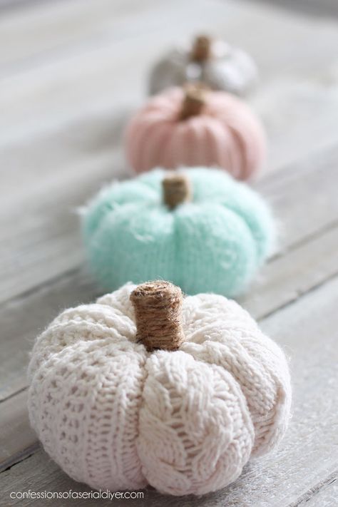 Fall Pumpkin Crafts, Fall Decor Diy Crafts, Sweater Pumpkins, Diy Sweater, Pretty Pumpkins, Easy Fall Crafts, Fall Halloween Crafts, Fabric Pumpkins, Diy Pumpkin