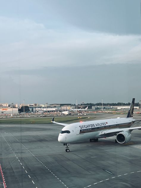 Morning Flight, General Aviation, Singapore Airlines, Singapore Travel, Civil Aviation, Book Layout, Private Jet, Flight Attendant, Early Morning