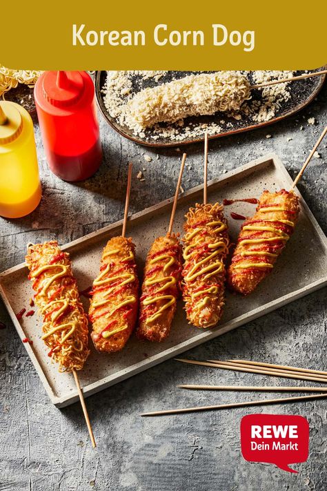 Korean Corn Dog Rezept - REWE.de https://www.rewe.de/rezepte/korean-corn-dog/ Korean Corn Dog, Korean Corn, Corn Dog, Corn Flakes, Hors D'oeuvres, Corn Dogs, Dipping Sauce, Junk Food, Finger Foods