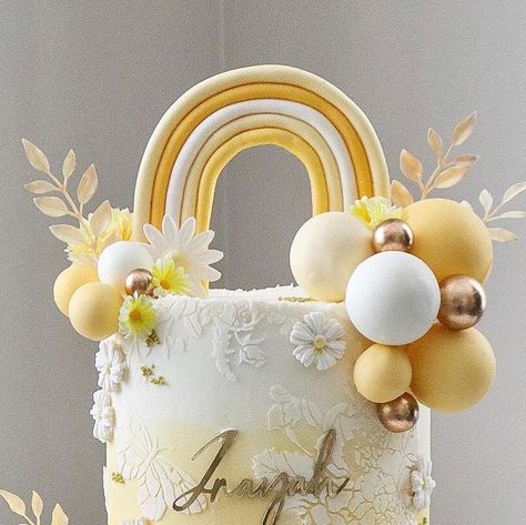 Sweet AF! on Instagram: "Daisy theme with rainbows💛 this cake is just all sunshine 💕☀️ vanilla cake with vanilla buttercream . . @colour.mill lemon yellow @satin.ice fondant @cricut @belsizecakes meadow @christinesmolds.ca daisy flowers" Birthday Cake Yellow Theme, Yellow Colour Cake, Sunshine Theme Cake, Yellow Daisy Cake, Daisy Themed Cake, Daisy Flower Cake, Daisy Theme, Daisy Cake, Satin Ice Fondant