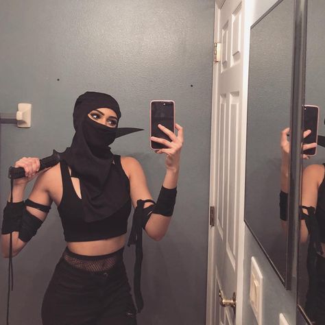 Inspiration & Accessories: DIY Ninja Last Minute Halloween Costume Idea #lastminutecostume Halloween Prisoner Costume, Last Minute Halloween Costume Ideas, Desserts Halloween, Ninja Halloween, Last Minute Halloween Costume, Halloweenský Makeup, Clown Halloween Costumes, Costume Carnaval, Last Minute Halloween