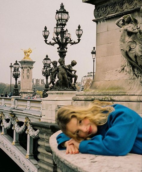 love italy paris film photos beautiful blonde girl Vintage Saint Laurent, 사진 촬영 포즈, Parisian Life, Paris Pictures, Paris Aesthetic, Paris Photos, Feeling Blue, Oui Oui, Summer Photos