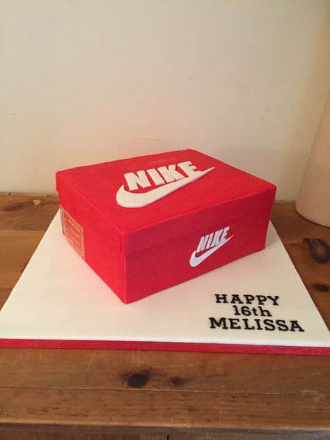 Nike Jordan Cake, Trainer Cake, Nike Themed Cake, Nike Birthday Cake, Nike Shoe Cake, Sneaker Cake Ideas, Nike Box Cake, Nike Cake Ideas Birthdays, Rocket League Cake