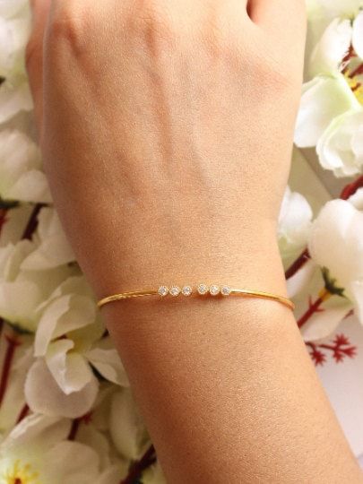 Gold Diamond Bracelet, Diamond Cuff Bracelet, Open Bangle Bracelet, Diamond Bracelet Design, Simple Bangle, Bangles Jewelry Designs, Open Bangle, Bracelets Gold Diamond, Gold Bangles Design