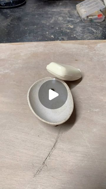 Ceramic Making, Ceramic Soap Dispenser, Clay Soap, Kids Pottery, Ceramic Soap Dish, Soap Dishes, Ceramics Ideas Pottery, Ceramic Studio, Contemporary Ceramics