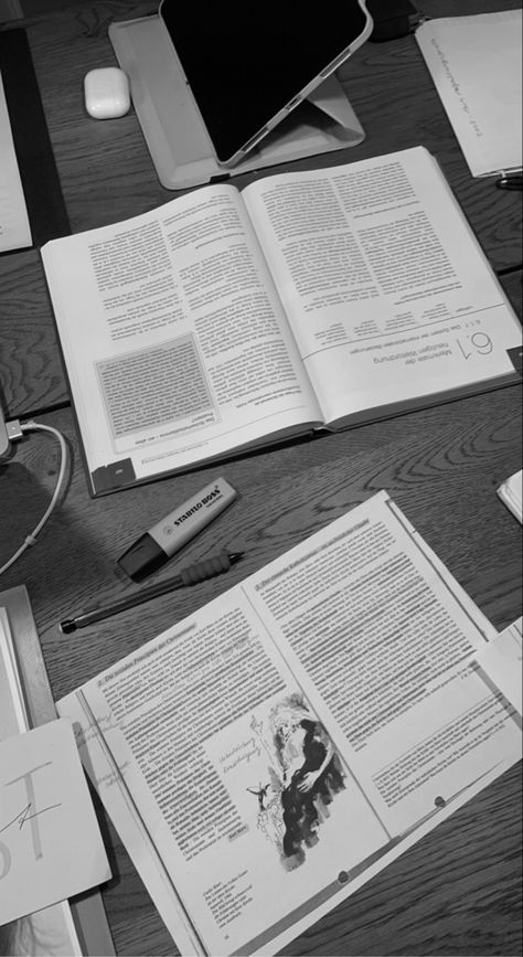 Study aesthetics in black and white Work Aesthetic Black And White, Doctor Aesthetic Black And White, Study Motivation Black And White, Black And White Writing Aesthetic, Study Black And White Aesthetic, Gray Study Aesthetic, Studying Aesthetic Black And White, Black And White Aesthetic Vision Board, Grey Aethstetic