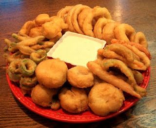 Deep Fried Veggies deep fried mushrooms, cauliflower, jalapeno slices, green beans, onions rings, red and green bell pepper slices. Deep Fried Vegetables, Deep Fried Mushrooms, Deep Fried Foods, Deep Fryer Recipes, Deep Fried Recipes, Fried Veggies, Fried Recipes, Veggie Fries, Deep Fried Food