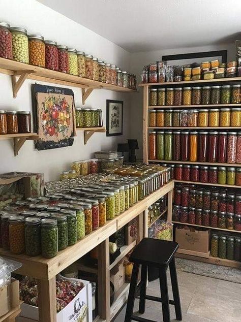 Food Storage Rooms, Canning Kitchen, Preserving Foods, Root Cellar, Tomato Sauce Recipe, Home Canning, Canned Tomato Sauce, Pantry Design, Recipe Ingredients