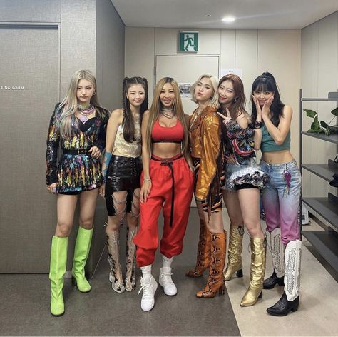 200825 Jessi Instagram (@jessicah_o) Update with ITZY #ITZY #있지 #MIDZY #믿지 #NotShy Jessi Kpop, Hit Girls, Lia Ryujin Chaeryeong, Shin Yuna, Shin Ryujin, Hwang Yeji, Indie Kids, Kpop Outfits, Kpop Fashion