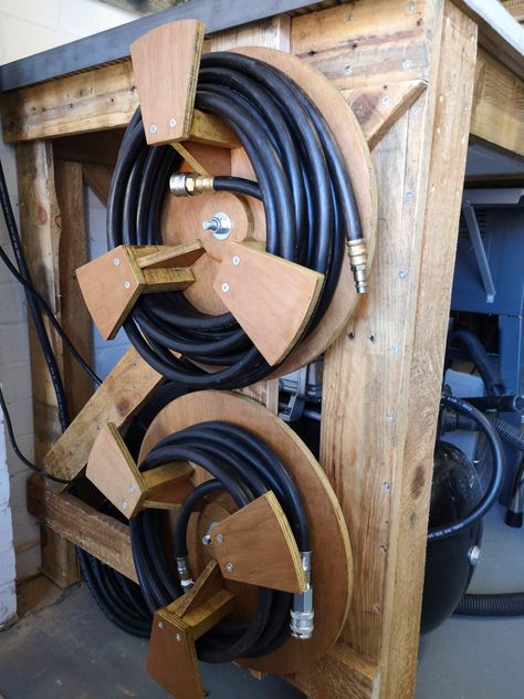 Air Hose Reel, Garage Tool Storage, Hose Storage, Tool Storage Diy, Hose Holder, Garage Work Bench, Diy Garage Storage, Wood Shop Projects, Garage Storage Organization