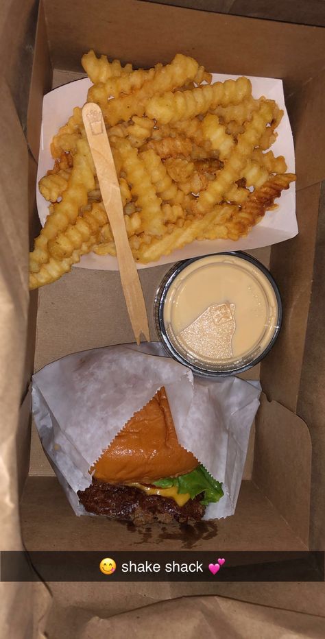 Shake shack Shake Shack Aesthetic, Soul Food Dinner, Shake Shack, Food Street, Food Babe, Cheesy Recipes, Healthy Lifestyle Food, Food O, Food Drinks Dessert