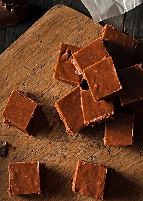 Fudge Aesthetic, Quick Fudge Recipe, How To Make Fudge, Fudge Ingredients, Fudge Recipes Chocolate, Fudge Recipes Easy, Cherry Chocolate, Homemade Fudge, Fudge Easy