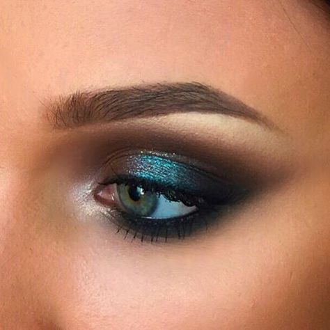 Julianna Core, Swamp Mermaid, Turquoise Eye Makeup, Teal Eye Makeup, Turquoise Eyeshadow, Teal Eyeshadow, Teal Makeup, Champagne Eyeshadow, Brown Makeup Looks