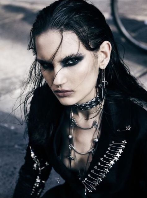 Stile Punk Rock, Punk Photoshoot, Rock Photoshoot, Rock Makeup, Punk Makeup, Dagger Earrings, Edgy Makeup, Rock Outfits, Hipster Outfits